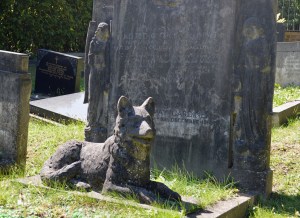 Dog statue on a grave in Highgate cemetery