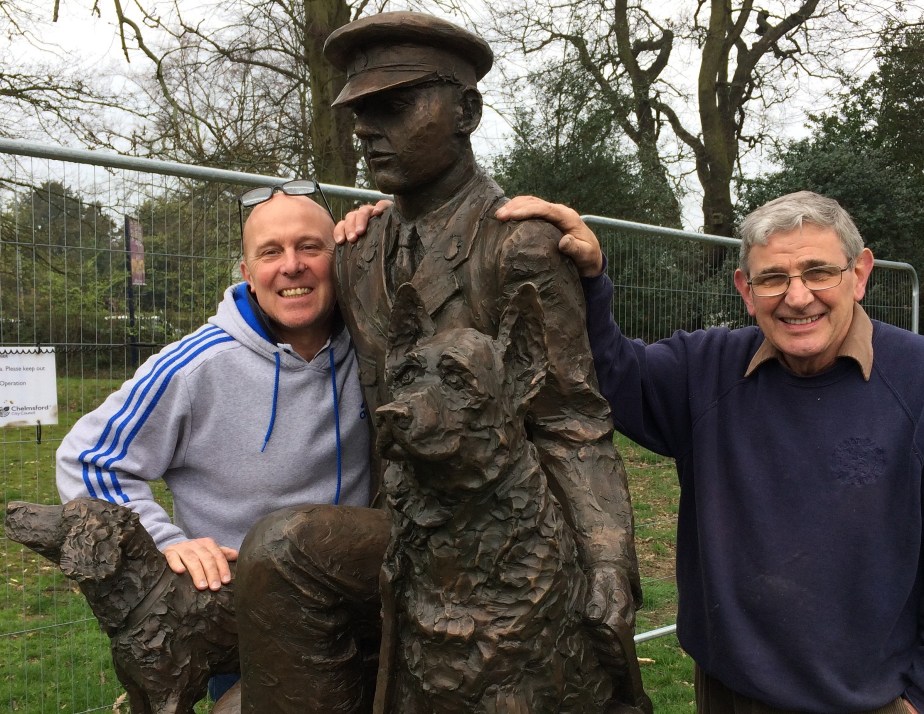 PC Nicholls and sculptor John Doubleday showing off the National K9 memorial just prior to its unveiling.